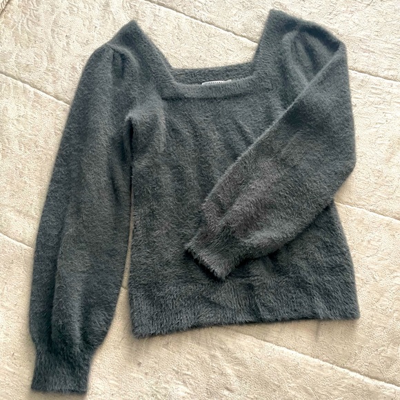 Extremely soft, grey sweater with square neck and subtle balloon sleeves - Picture 1 of 2